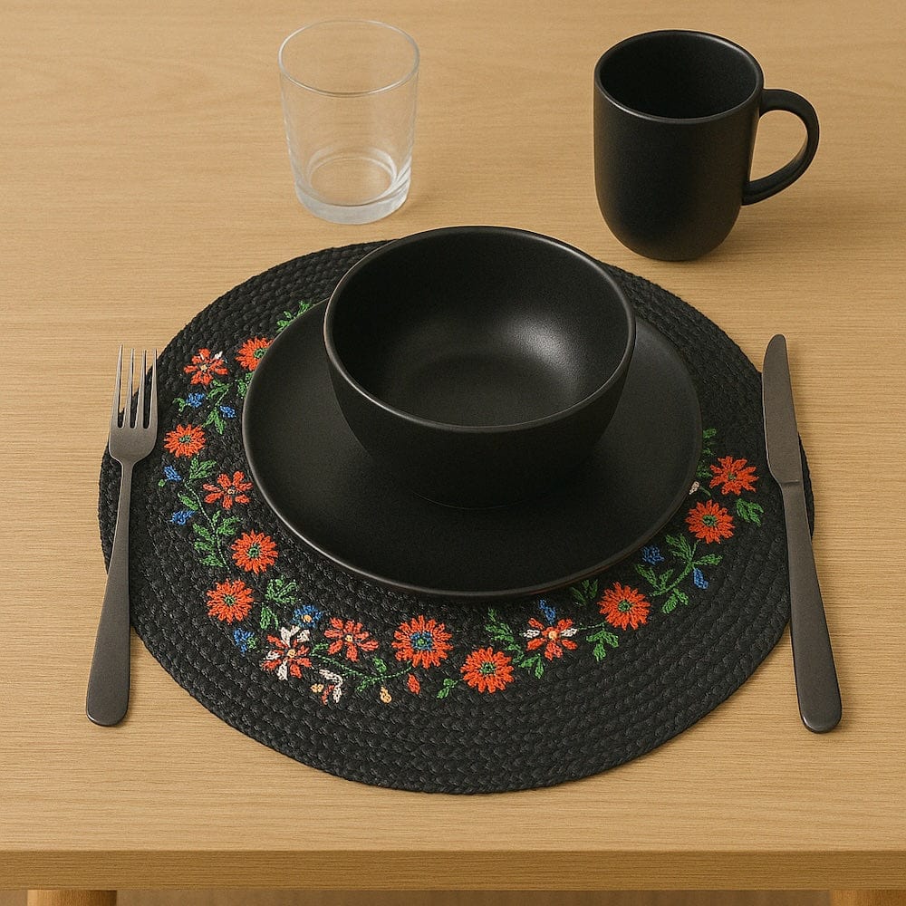 Placemat made from recycled natural fibers