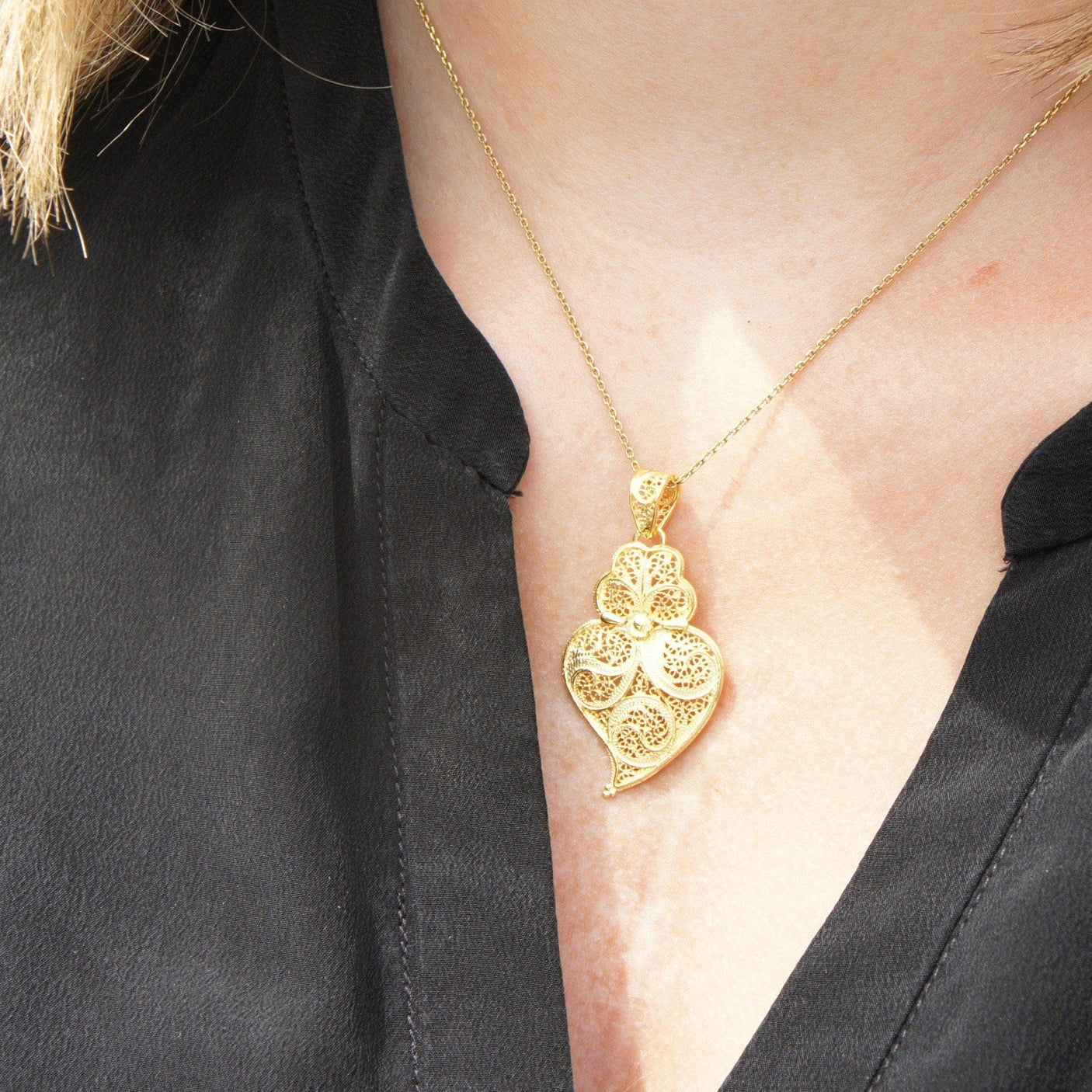 Corãçao de Viana I Gold-plated Silver Filigree Pendant 0.2 oz - 1.4''