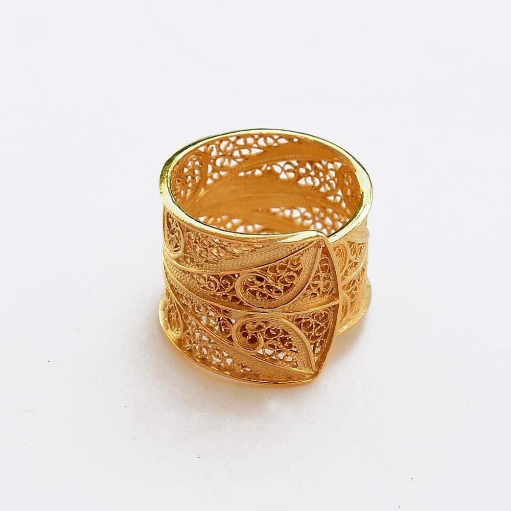 Wide filigree ring Gold